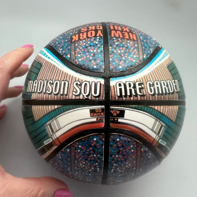 NY Knicks Madison Sq Garden -mini basketball-